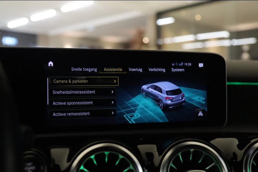 Mercedes-Benz A-Klasse 200 AMG /PANO/MEMORY/KEYLESS/CAMERA/VOL!