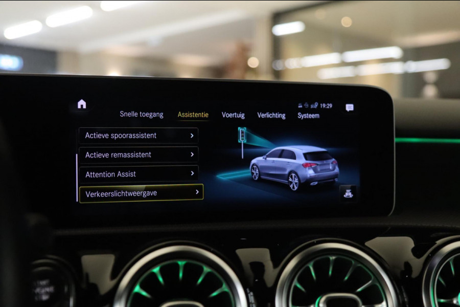 Mercedes-Benz A-Klasse 200 AMG /PANO/MEMORY/KEYLESS/CAMERA/VOL!