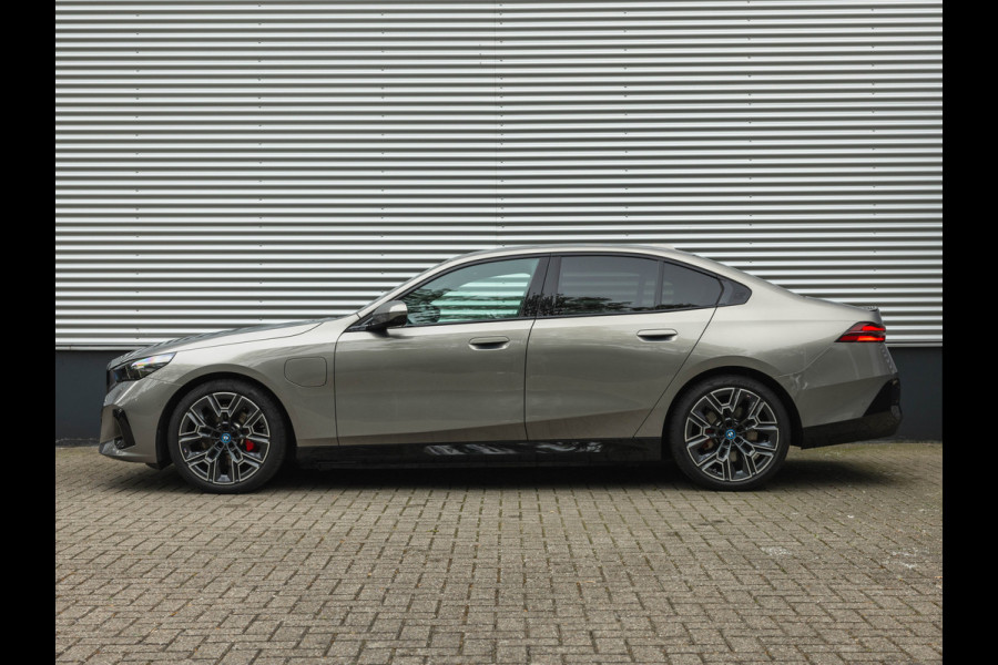 BMW 5 Serie 530e M-Sport Pro - Stoelventilatie - Trekhaak - Bowers & Wilkins
