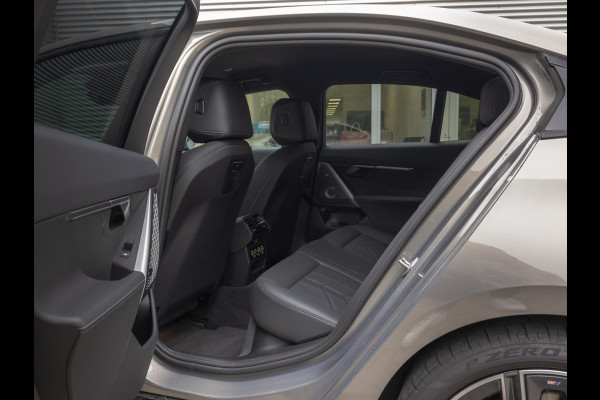 BMW 5 Serie 530e M-Sport Pro - Stoelventilatie - Trekhaak - Bowers & Wilkins