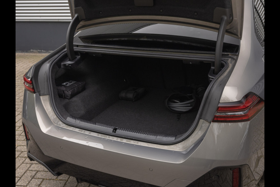 BMW 5 Serie 530e M-Sport Pro - Stoelventilatie - Trekhaak - Bowers & Wilkins