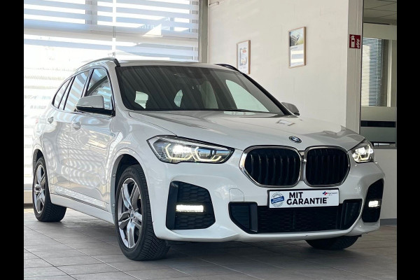 BMW X1 xDrive25e M-SPORT ** LED, NAVI+, HALF-LEDER, PRIVACY, 18-inch LMV & 4-SEIZOEN BND ** 1e EIG - UNFALLFREI ** ** INFORMEER OOK NAAR ONZE AANTREKKELIJKE FINANCIAL-LEASE TARIEVEN **
