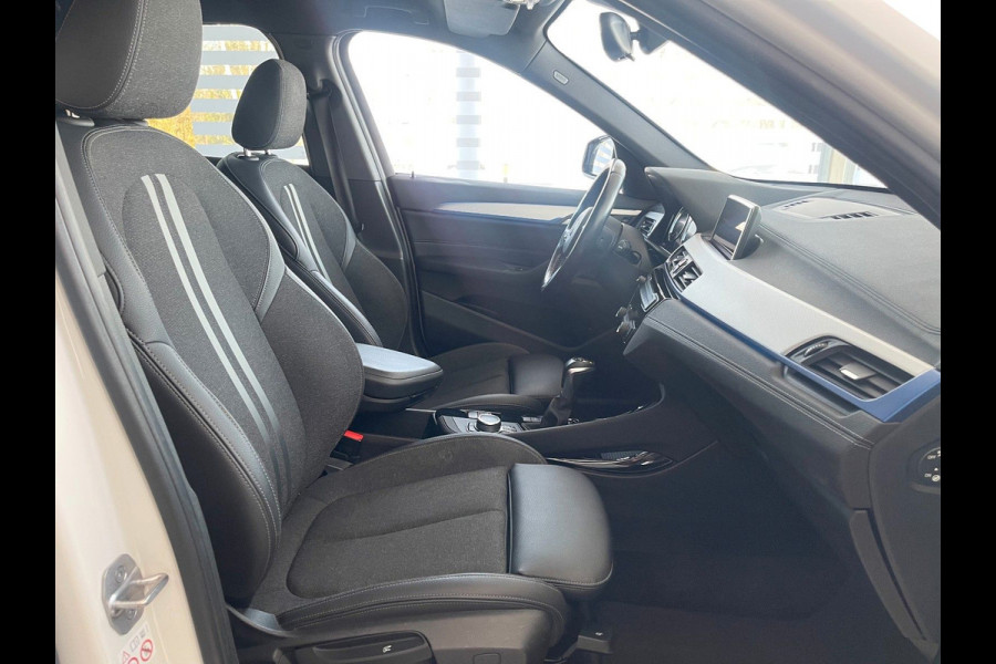 BMW X1 xDrive25e M-SPORT ** LED, NAVI+, HALF-LEDER, PRIVACY, 18-inch LMV & 4-SEIZOEN BND ** 1e EIG - UNFALLFREI ** ** INFORMEER OOK NAAR ONZE AANTREKKELIJKE FINANCIAL-LEASE TARIEVEN **