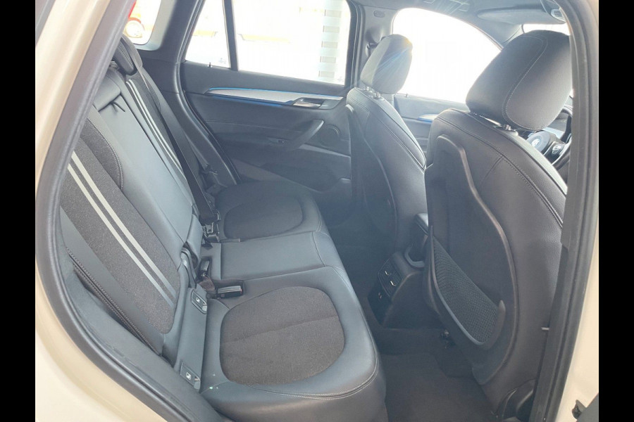 BMW X1 xDrive25e M-SPORT ** LED, NAVI+, HALF-LEDER, PRIVACY, 18-inch LMV & 4-SEIZOEN BND ** 1e EIG - UNFALLFREI ** ** INFORMEER OOK NAAR ONZE AANTREKKELIJKE FINANCIAL-LEASE TARIEVEN **