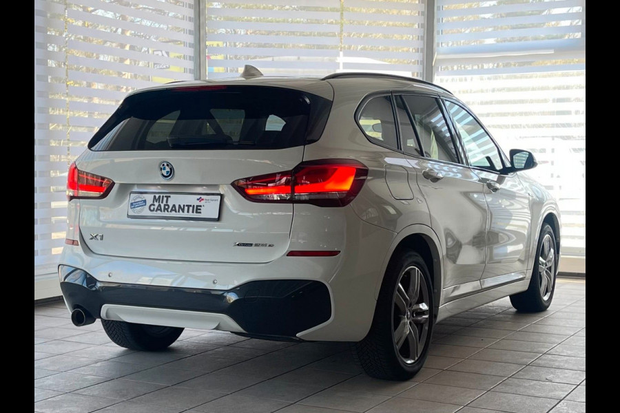 BMW X1 xDrive25e M-SPORT ** LED, NAVI+, HALF-LEDER, PRIVACY, 18-inch LMV & 4-SEIZOEN BND ** 1e EIG - UNFALLFREI ** ** INFORMEER OOK NAAR ONZE AANTREKKELIJKE FINANCIAL-LEASE TARIEVEN **