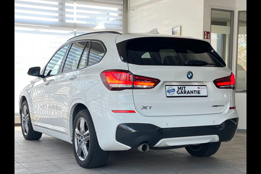 BMW X1 xDrive25e M-SPORT ** LED, NAVI+, HALF-LEDER, PRIVACY, 18-inch LMV & 4-SEIZOEN BND ** 1e EIG - UNFALLFREI ** ** INFORMEER OOK NAAR ONZE AANTREKKELIJKE FINANCIAL-LEASE TARIEVEN **