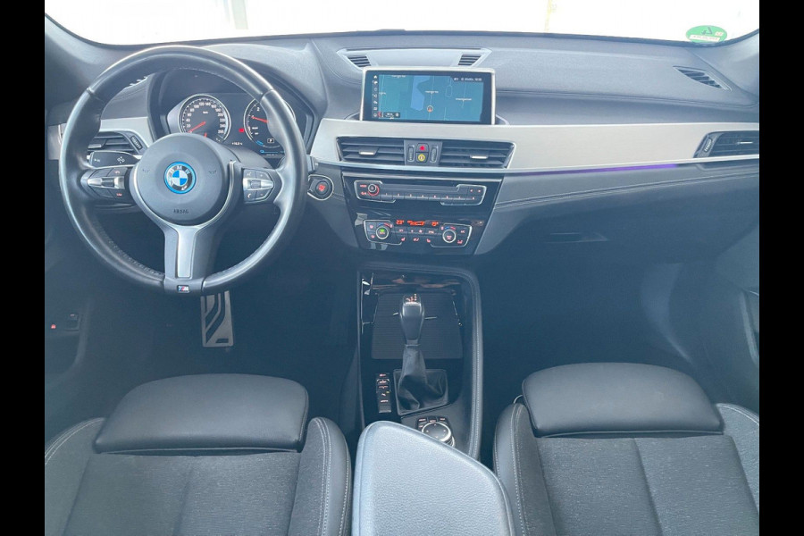 BMW X1 xDrive25e M-SPORT ** LED, NAVI+, HALF-LEDER, SHADOWLINE UITGEBR, 18-inch LMV, APPLE CAR PLAY ** 1e EIG - UNFALLFREI ** ** INFORMEER OOK NAAR ONZE AANTREKKELIJKE FINANCIAL-LEASE TARIEVEN **