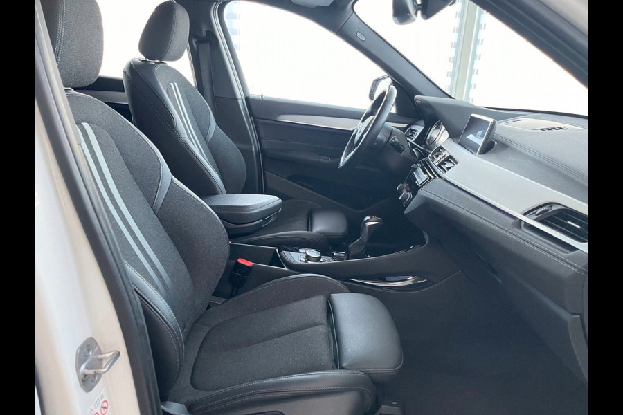 BMW X1 xDrive25e M-SPORT ** LED, NAVI+, HALF-LEDER, SHADOWLINE UITGEBR, 18-inch LMV, APPLE CAR PLAY ** 1e EIG - UNFALLFREI ** ** INFORMEER OOK NAAR ONZE AANTREKKELIJKE FINANCIAL-LEASE TARIEVEN **