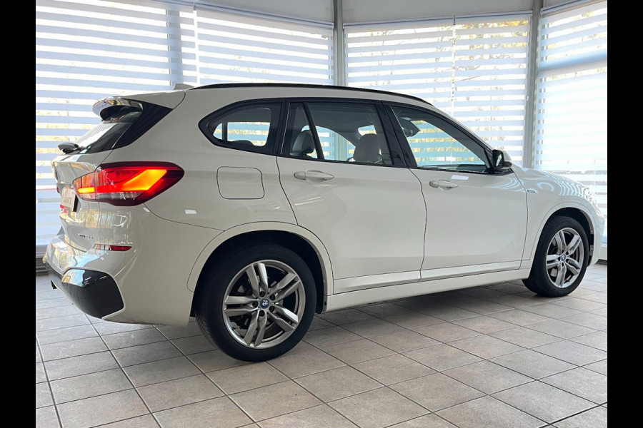 BMW X1 xDrive25e M-SPORT ** LED, NAVI+, HALF-LEDER, SHADOWLINE UITGEBR, 18-inch LMV, APPLE CAR PLAY ** 1e EIG - UNFALLFREI ** ** INFORMEER OOK NAAR ONZE AANTREKKELIJKE FINANCIAL-LEASE TARIEVEN **