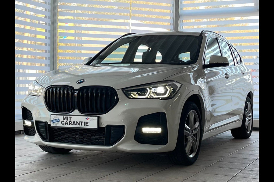 BMW X1 xDrive25e M-SPORT ** LED, NAVI+, HALF-LEDER, SHADOWLINE UITGEBR, 18-inch LMV, APPLE CAR PLAY ** 1e EIG - UNFALLFREI ** ** INFORMEER OOK NAAR ONZE AANTREKKELIJKE FINANCIAL-LEASE TARIEVEN **