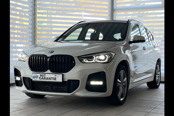 BMW X1 xDrive25e M-SPORT ** LED, NAVI+, HALF-LEDER, SHADOWLINE UITGEBR, 18-inch LMV, APPLE CAR PLAY ** 1e EIG - UNFALLFREI ** ** INFORMEER OOK NAAR ONZE AANTREKKELIJKE FINANCIAL-LEASE TARIEVEN **