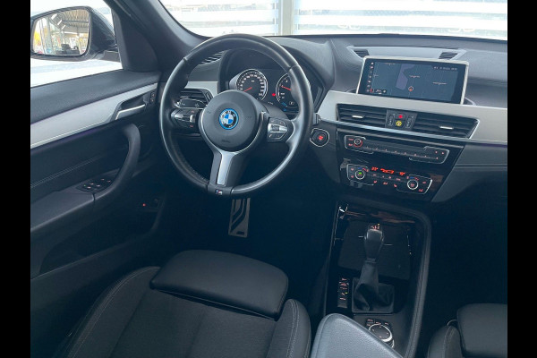 BMW X1 xDrive25e M-SPORT ** LED, NAVI+, HALF-LEDER, SHADOWLINE UITGEBR, 18-inch LMV, APPLE CAR PLAY ** 1e EIG - UNFALLFREI ** ** INFORMEER OOK NAAR ONZE AANTREKKELIJKE FINANCIAL-LEASE TARIEVEN **