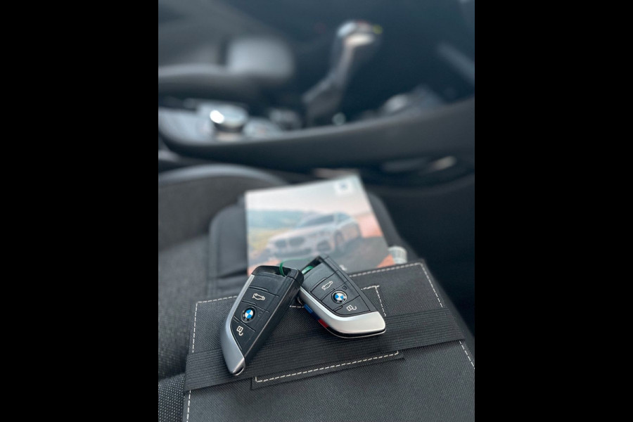BMW X1 xDrive25e M-SPORT ** LED, NAVI+, HALF-LEDER, SHADOWLINE UITGEBR, 18-inch LMV, APPLE CAR PLAY ** 1e EIG - UNFALLFREI ** ** INFORMEER OOK NAAR ONZE AANTREKKELIJKE FINANCIAL-LEASE TARIEVEN **