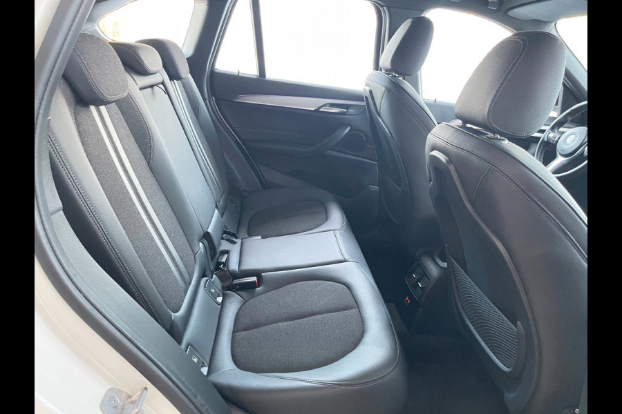 BMW X1 xDrive25e M-SPORT ** LED, NAVI+, HALF-LEDER, SHADOWLINE UITGEBR, 18-inch LMV, APPLE CAR PLAY ** 1e EIG - UNFALLFREI ** ** INFORMEER OOK NAAR ONZE AANTREKKELIJKE FINANCIAL-LEASE TARIEVEN **