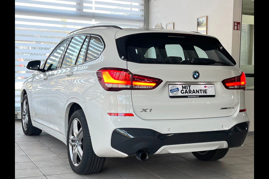 BMW X1 xDrive25e M-SPORT ** LED, NAVI+, HALF-LEDER, SHADOWLINE UITGEBR, 18-inch LMV, APPLE CAR PLAY ** 1e EIG - UNFALLFREI ** ** INFORMEER OOK NAAR ONZE AANTREKKELIJKE FINANCIAL-LEASE TARIEVEN **