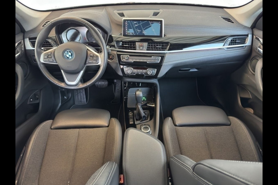 BMW X1 xDrive25e SPORTLINE ** LED, NAVI+, HALF-LEDER, TREKH, 18-inch LMV, SPIEGEL-PACK ** 1e EIG - UNFALLFREI ** ** INFORMEER OOK NAAR ONZE AANTREKKELIJKE FINANCIAL-LEASE TARIEVEN **