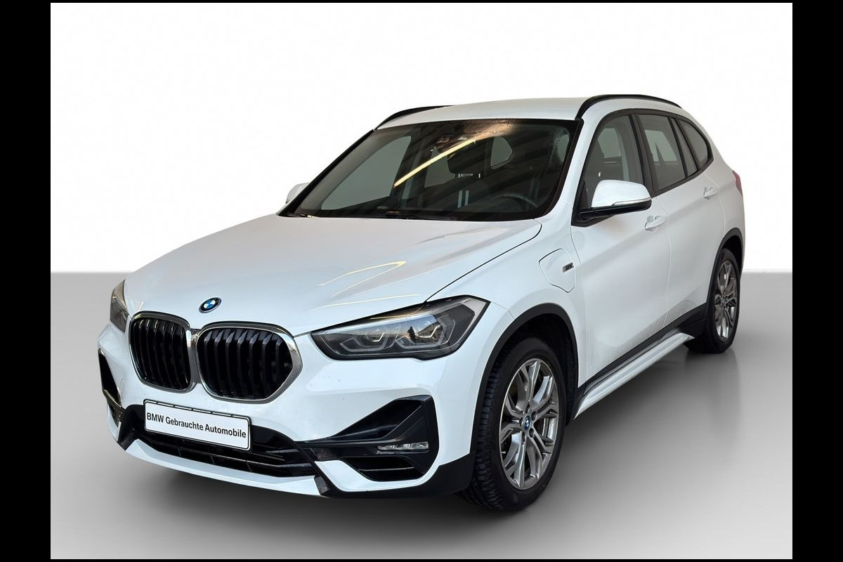 BMW X1 xDrive25e SPORTLINE ** LED, NAVI+, HALF-LEDER, SHADOWLINE UITGEBR, 18-inch LMV, TREKH, SPIEGEL-PACK ** 1e EIG - UNFALLFREI ** ** INFORMEER OOK NAAR ONZE AANTREKKELIJKE FINANCIAL-LEASE TARIEVEN ** BMW X1 xDrive25e SPORTLINE ** LED, NAVI+, HALF-LEDER, SHADOWLINE UITGEBR, 18-inch LMV, TREKH, SPIEGEL-PACK ** 1e EIG - UNFALLFREI ** ** INFORMEER OOK NAAR ONZE AANTREKKELIJKE FINANCIAL-LEASE TARIEVEN **