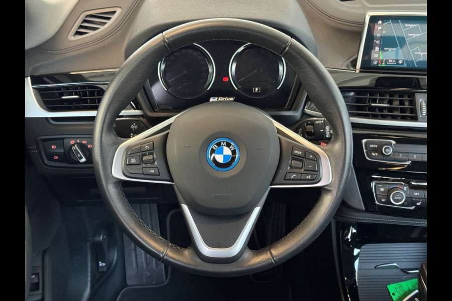 BMW X1 xDrive25e SPORTLINE ** LED, NAVI+, HALF-LEDER, TREKH, 18-inch LMV, SPIEGEL-PACK ** 1e EIG - UNFALLFREI ** ** INFORMEER OOK NAAR ONZE AANTREKKELIJKE FINANCIAL-LEASE TARIEVEN **