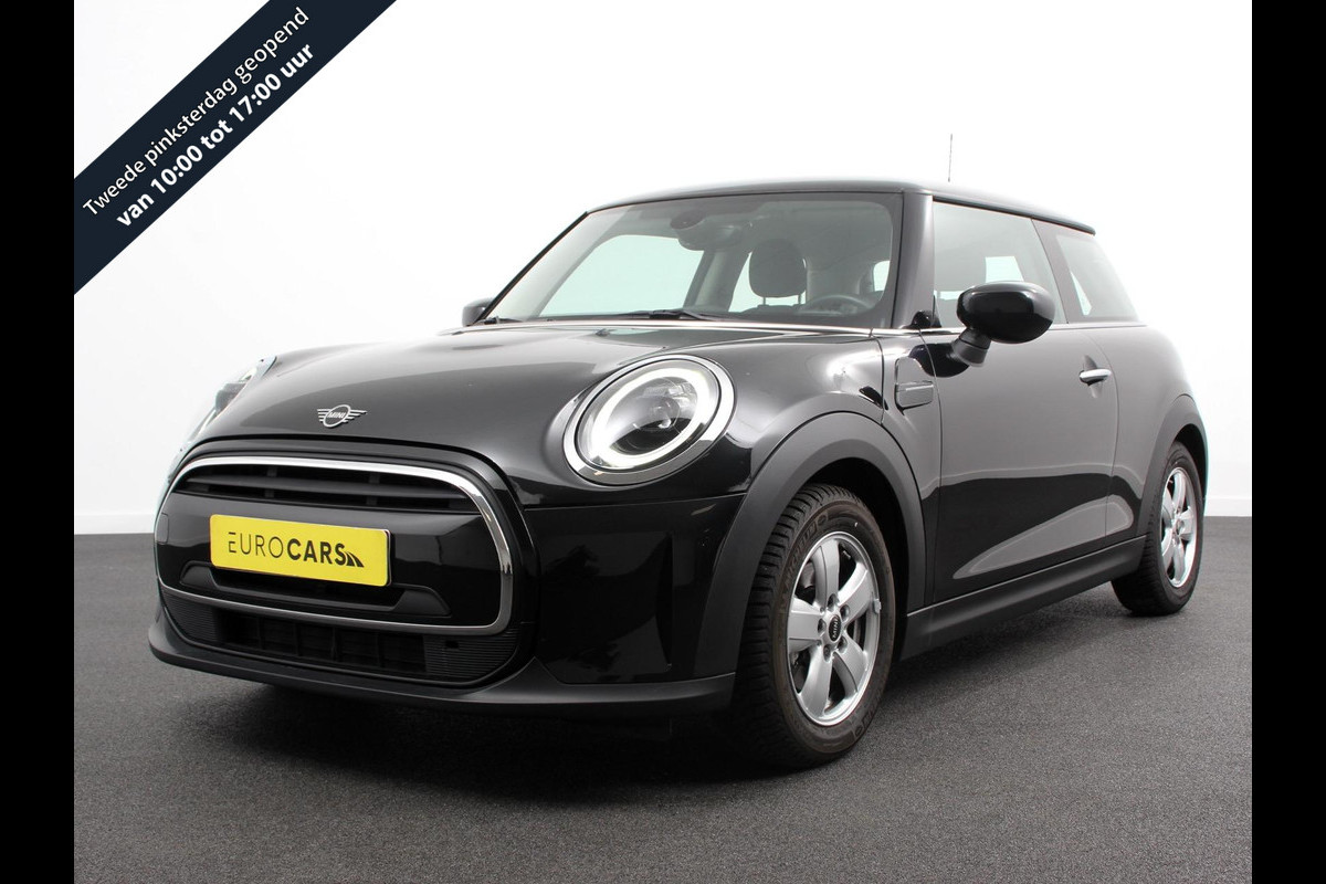 MINI Mini 1.5 Cooper Essential Trim Climate control Navigatie Cruise control LED Parkeersensoren Apple carplay/ Android Auto Lichtmetalen velgen