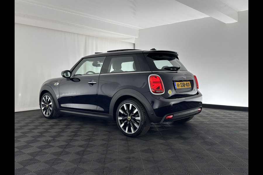 MINI Mini Electric Yours 33 kWh [ 3-Fase ] (INCL-BTW) *PANO | LUXURY-LEATHER | HARMAN/KARDON-AUDIO | FULL-LED | KEYLESS | CAMERA | NAVI-FULLMAP | DIGI-COCKPIT | DAB | HEAD-UP | HEATED-SPORTSEATS | 17"ALU*