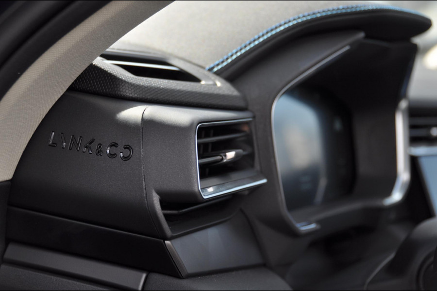 Lynk & Co 01 / 360 Camera / Adaptieve cruise control / Elektrische stoelen / BLIS / Stoelverwarming / Elektrische achterklep / Climate control / Parkeersensoren met camera / Regensensor / Keyless entry /