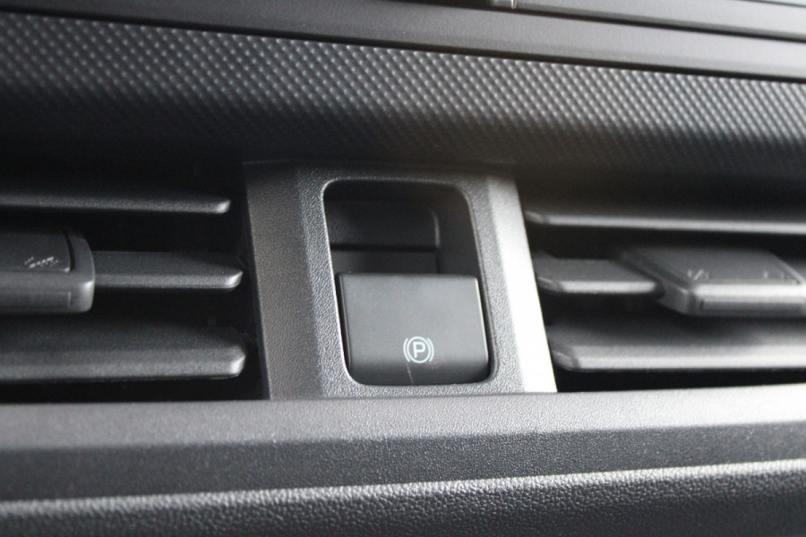 Ford Transit Custom 320 2.0 TDCI L1H1 Trend 170pk - Carplay - Android - LED koplampen - Camera - Stoelverwarming - 70l tank - Rijklaar