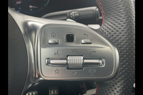Mercedes-Benz A-Klasse 250 e AMG Line Pano Sfeerverl Stoelverw Nav/Cam Plug-in 13496KM!