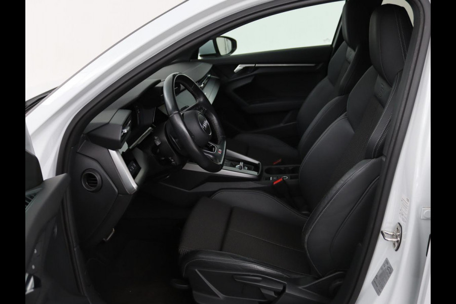 Audi A3 30 TFSI S edition | Carplay | Full LED | Virtual Cockpit | Sportstoelen | Half leder | Getint glas | Climate control | Cruise control