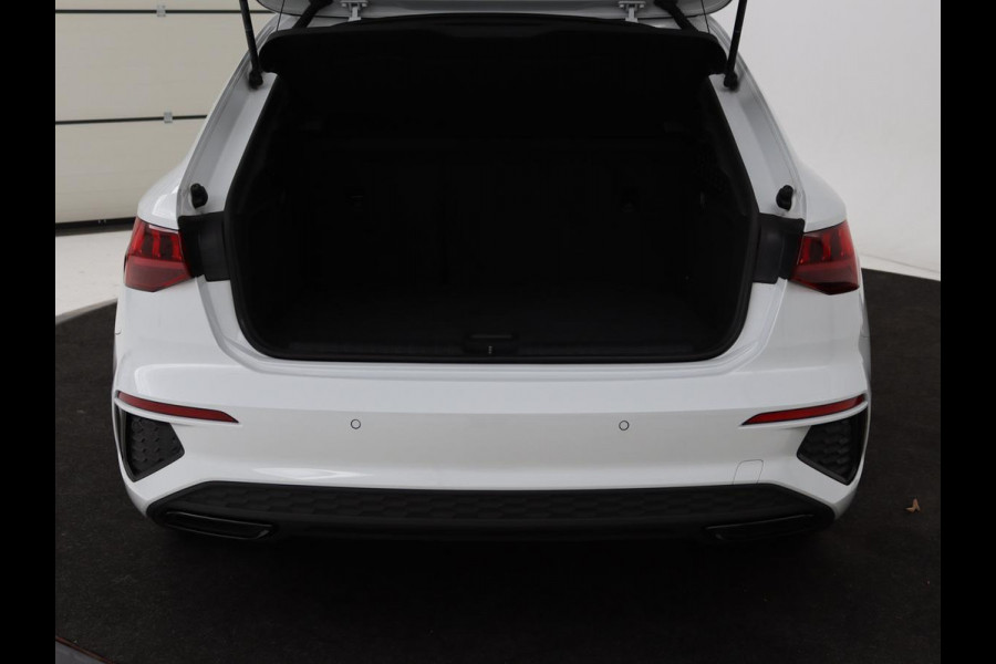 Audi A3 30 TFSI S edition | Carplay | Full LED | Virtual Cockpit | Sportstoelen | Half leder | Getint glas | Climate control | Cruise control