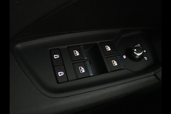 Audi A3 30 TFSI S edition | Carplay | Full LED | Virtual Cockpit | Sportstoelen | Half leder | Getint glas | Climate control | Cruise control
