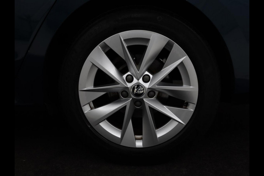 Škoda Octavia 1.0 e-TSI Business Edition | Trekhaak | Stoelverwarming | Carplay | Keyless | Navigatie | Full LED | Parkeerhulp | Climate control