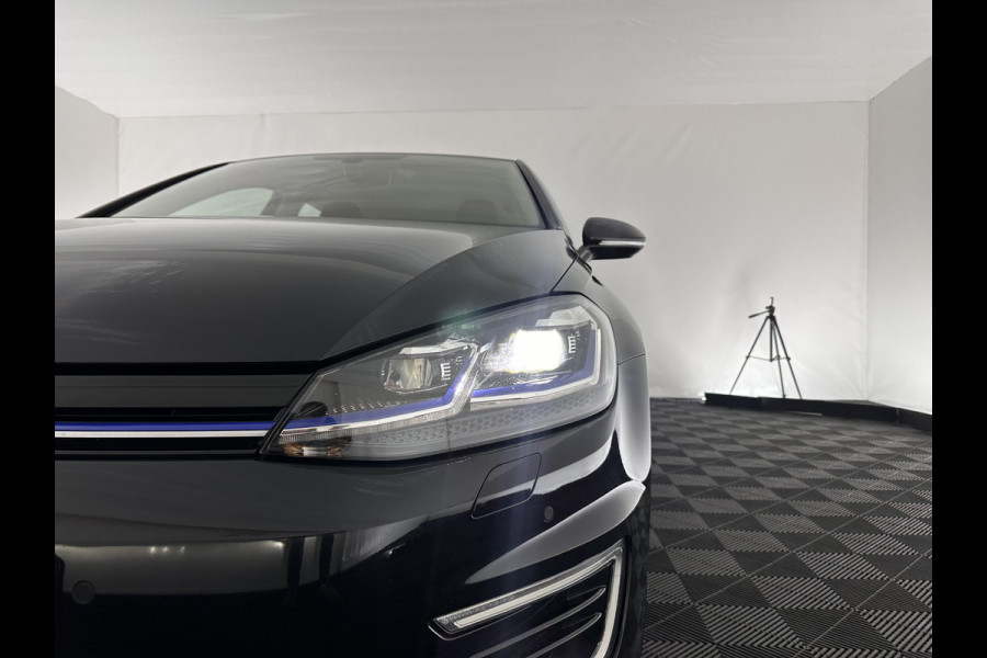 Volkswagen e-Golf E-DITION Aut. *HEAT-PUMP | ADAPTIVE-CRUISE | FULL-LED | DAB+ | NAVI-FULLMAP | CARPLAY | HEATED-COMFORTSEATS | ECC | CCS-FASTLOADER | PARKPILOT | CARPLAY | 17''ALU*