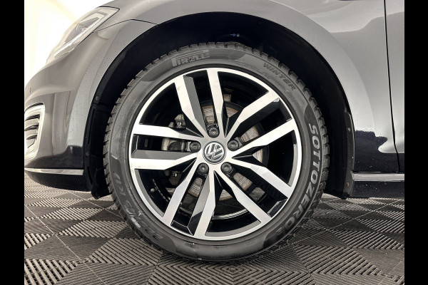 Volkswagen e-Golf E-DITION Aut. *HEAT-PUMP | ADAPTIVE-CRUISE | FULL-LED | DAB+ | NAVI-FULLMAP | CARPLAY | HEATED-COMFORTSEATS | ECC | CCS-FASTLOADER | PARKPILOT | CARPLAY | 17''ALU*