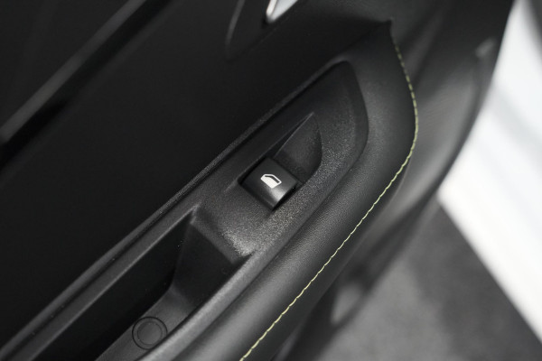 Peugeot 208 PureTech 100 GT | Camera | Navigatie | Sfeerverlichting | Apple Carplay | Parkeersensoren