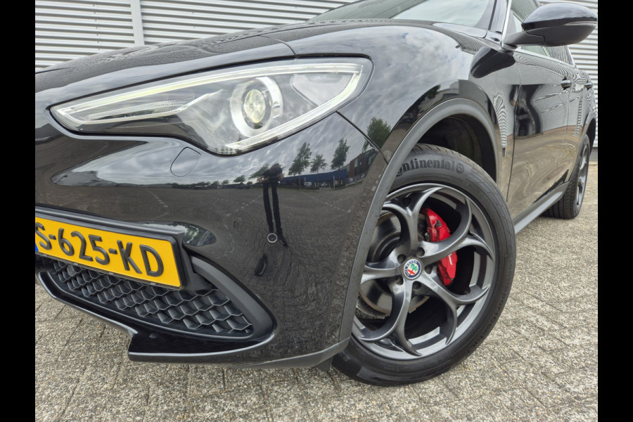 Alfa Romeo Stelvio 2.0 T AWD Super Automaat, panoramadak,trekhaak,cruise,navigatie,achteruitrijcamera,lederen bekleding,parkeersensoren,