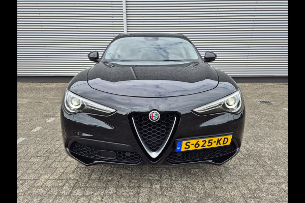 Alfa Romeo Stelvio 2.0 T AWD Super Automaat, panoramadak,trekhaak,cruise,navigatie,achteruitrijcamera,lederen bekleding,parkeersensoren,