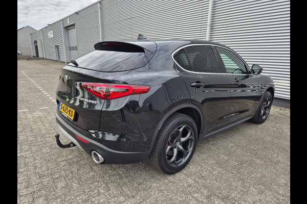 Alfa Romeo Stelvio 2.0 T AWD Super Automaat, panoramadak,trekhaak,cruise,navigatie,achteruitrijcamera,lederen bekleding,parkeersensoren,