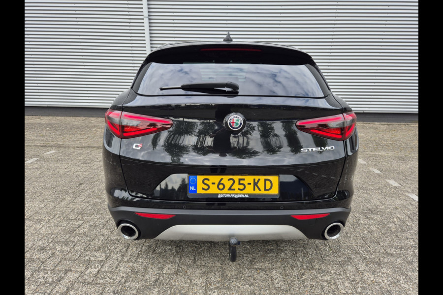 Alfa Romeo Stelvio 2.0 T AWD Super Automaat, panoramadak,trekhaak,cruise,navigatie,achteruitrijcamera,lederen bekleding,parkeersensoren,