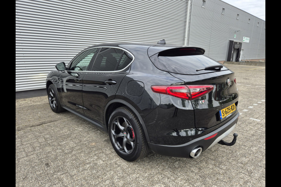 Alfa Romeo Stelvio 2.0 T AWD Super Automaat, panoramadak,trekhaak,cruise,navigatie,achteruitrijcamera,lederen bekleding,parkeersensoren,
