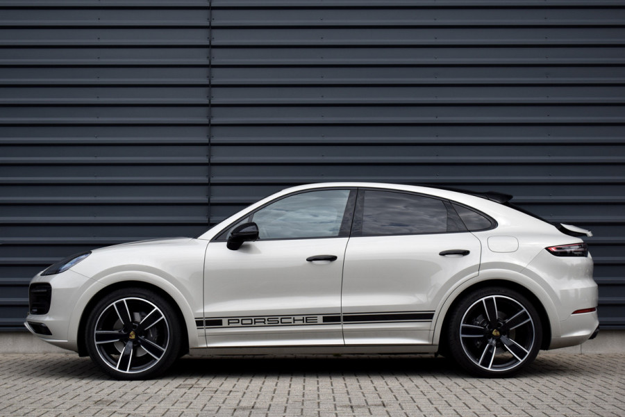 Porsche Cayenne Coupé 3.0 E-Hybrid 462pk Sport Design | Panoramadak | Matrix PDLS+ | 22'' Velgen | Stoelventilatie | Bose | Achterasbesturing | Orig. NL |