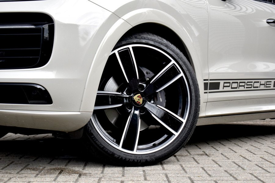 Porsche Cayenne Coupé 3.0 E-Hybrid 462pk Sport Design | Panoramadak | Matrix PDLS+ | 22'' Velgen | Stoelventilatie | Bose | Achterasbesturing | Orig. NL |