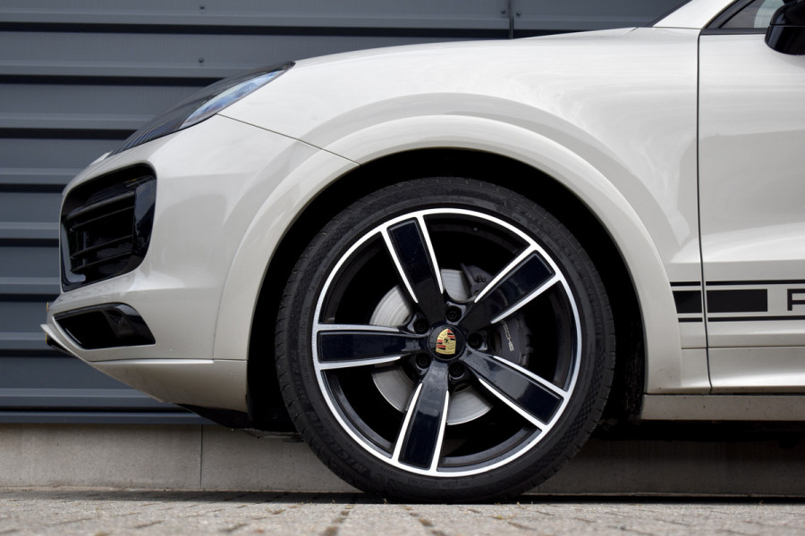 Porsche Cayenne Coupé 3.0 E-Hybrid 462pk Sport Design | Panoramadak | Matrix PDLS+ | 22'' Velgen | Stoelventilatie | Bose | Achterasbesturing | Orig. NL |