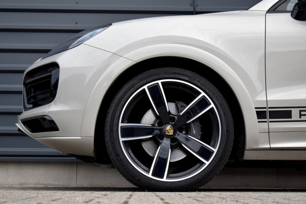 Porsche Cayenne Coupé 3.0 E-Hybrid 462pk Sport Design | Panoramadak | Matrix PDLS+ | 22'' Velgen | Stoelventilatie | Bose | Achterasbesturing | Orig. NL |