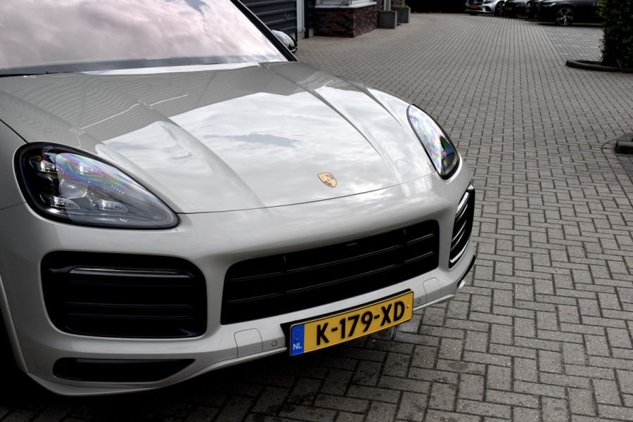 Porsche Cayenne Coupé 3.0 E-Hybrid 462pk Sport Design | Panoramadak | Matrix PDLS+ | 22'' Velgen | Stoelventilatie | Bose | Achterasbesturing | Orig. NL |