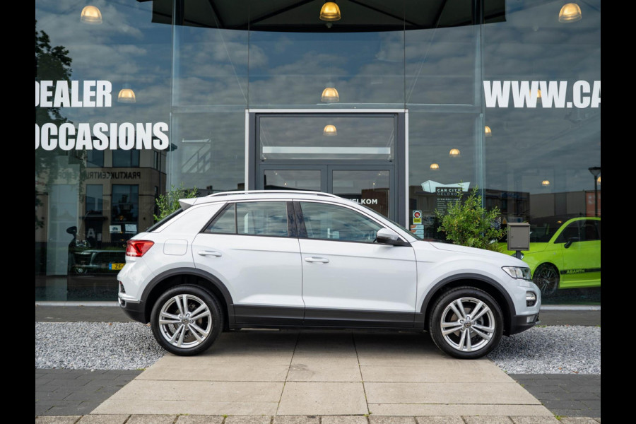 Volkswagen T-Roc 1.5 TSI Style Business / Adaptive / CarPlay / El. kofferbak / Sensoren / Navigatie