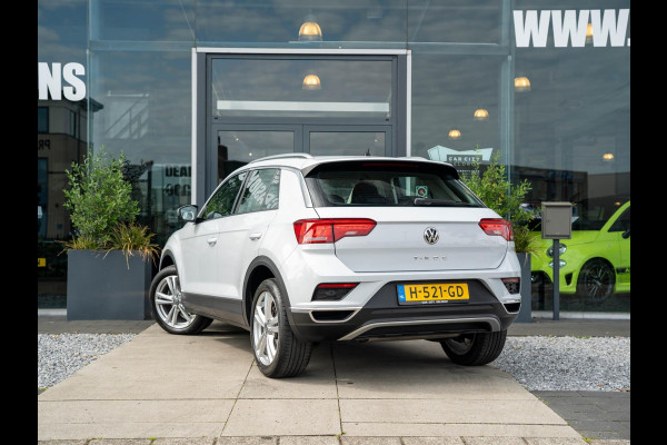 Volkswagen T-Roc 1.5 TSI Style Business / Adaptive / CarPlay / El. kofferbak / Sensoren / Navigatie