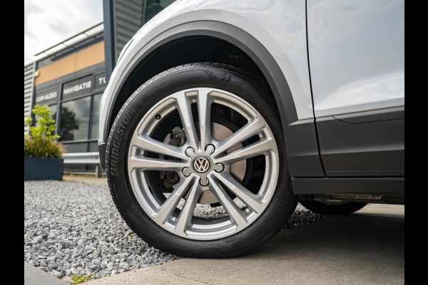 Volkswagen T-Roc 1.5 TSI Style Business / Adaptive / CarPlay / El. kofferbak / Sensoren / Navigatie