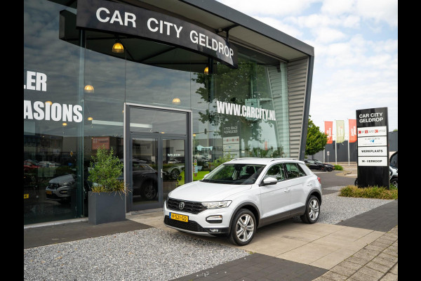 Volkswagen T-Roc 1.5 TSI Style Business / Adaptive / CarPlay / El. kofferbak / Sensoren / Navigatie