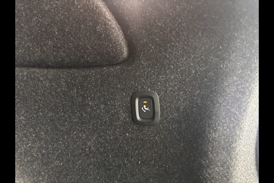 Volvo XC40 Recharge Core [ 3-Fase ] (INCL-BTW) Aut. *FULL-LED | NAVI-FULLMAP | CAMERA | KEYLESS | HEATED-SPORTSEATS | CARPLAY | DIGI-COCKPIT |  CCS-FASTLOADER | ECC | PDC | CRUISE | TOWBAR | SENSUS-CONNECT | 19''ALU*