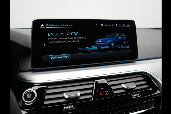 BMW 5 Serie Touring 530e Business Edition Plus Plug In Hybrid Dealer O.H PHEV | Trekhaak af Fabriek | Lederen Sportstoelen Verwarmd | Comfort Access | Camera | Parkassist | Apple Carplay | Sfeerverlichting |